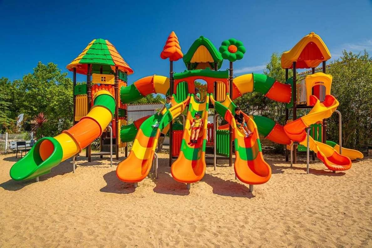 Camping 4 Etoiles - Parc Aquatique - Eei0Fi Saint-Georges-d'Oleron Exterior foto