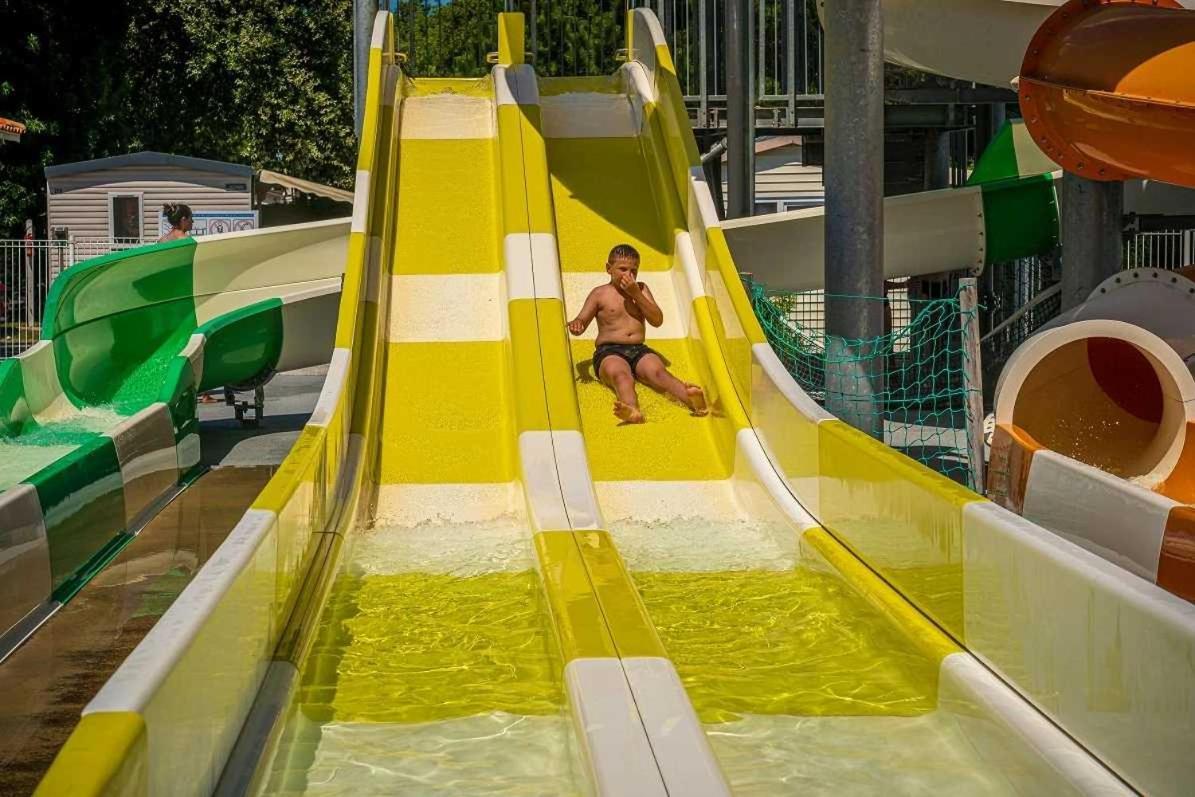 Camping 4 Etoiles - Parc Aquatique - Eei0Fi Saint-Georges-d'Oleron Exterior foto